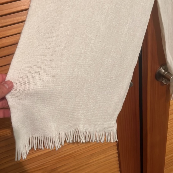 Calvin Klein White Scarf/Wrap - Picture 4 of 7